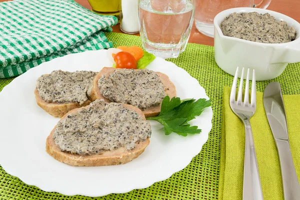 Pão de carne com molho de cogumelos — Fotografia de Stock
