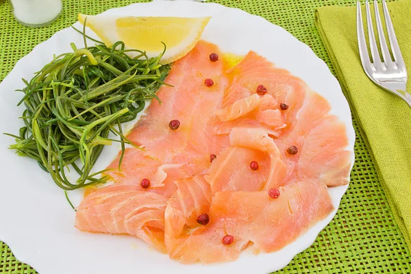 Salmon with agretti — Stock Photo, Image
