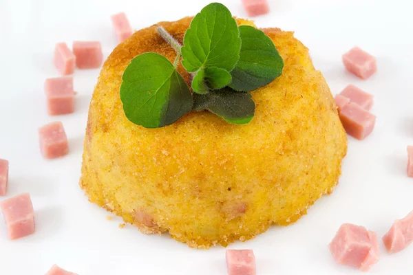 Souffle potatis med skinka kuber — Stockfoto
