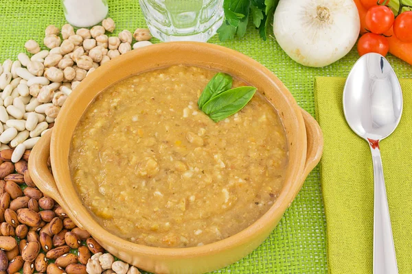 Sopa variedades de feijão, lentilhas e grão de bico — Fotografia de Stock