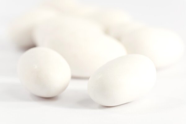 Белые конфетти
