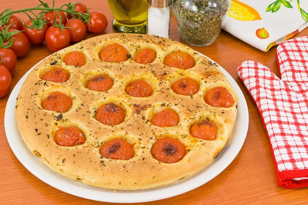 Focaccia z pomidorami i oregano — Zdjęcie stockowe