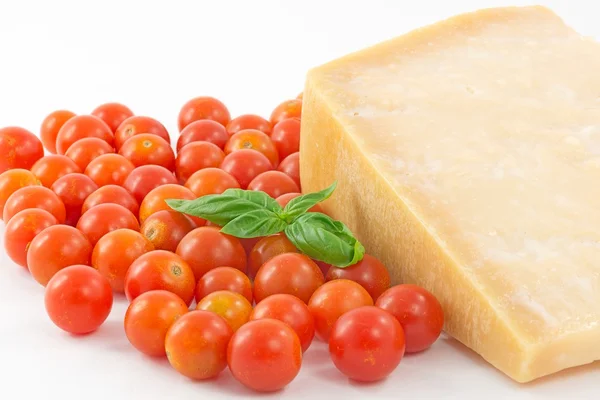 Tomate, parmesano y albahaca —  Fotos de Stock
