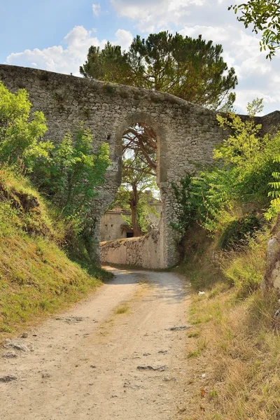 Ingången till den gamla slottet vicalvi, frosinone — Stockfoto