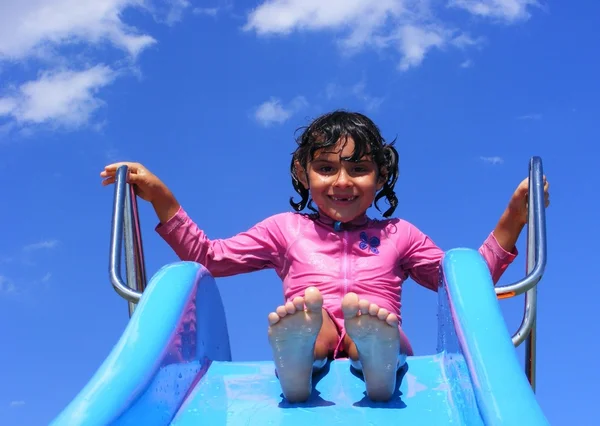 eğlenceli aquapark içinde olan kız