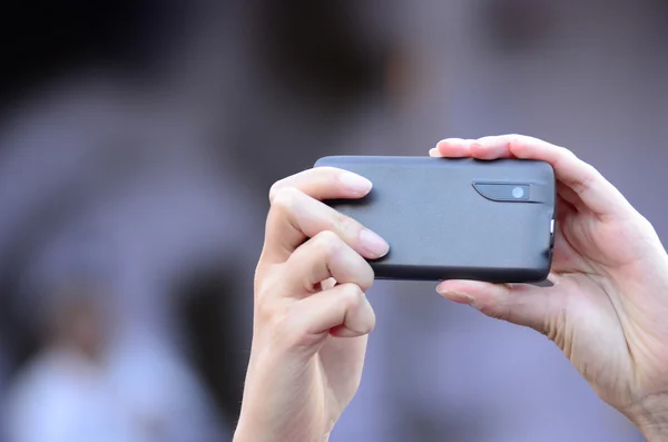 Womans taking pictures from her cell phone — Stock Photo, Image