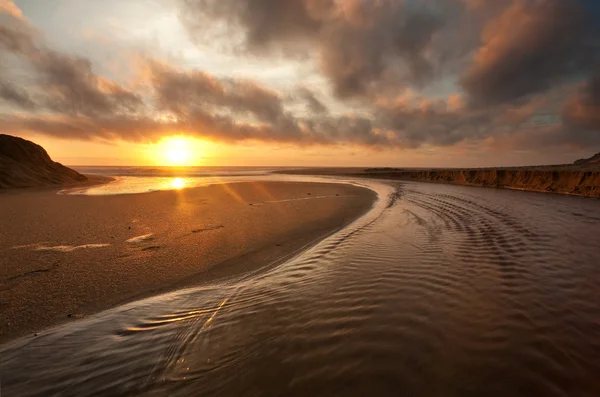 Kalifornischer Strand bei Sonnenuntergang — Stockfoto