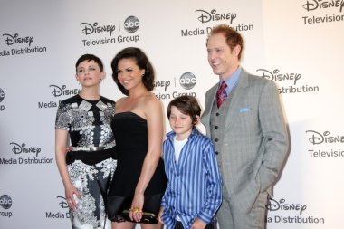 Cennifer goodwin, lana parrilla, jared glmore raphael sbarge