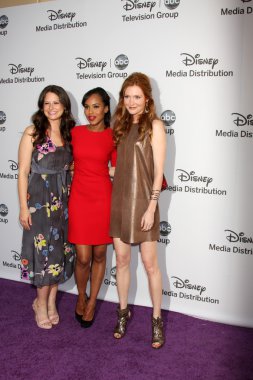 Katie Lowes, Kerry Washington, Darby Stanchfield