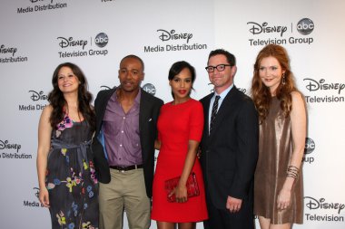 Katie lowes, columbus kısa, kerry washington, joshua malina, darby stanchfield