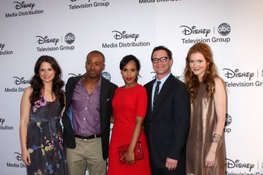 Katie lowes, columbus kısa, kerry washington, joshua malina, darby stanchfield