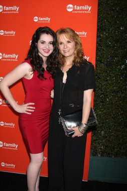 Vanessa Marano, Lea Thompson