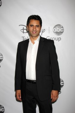 Cliff Curtis