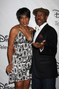 Dawnn Lewis, Courtney B Vance