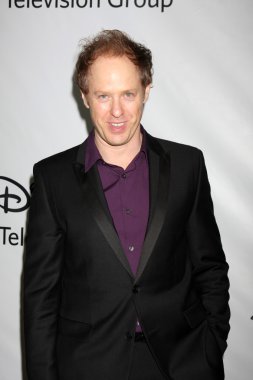 Raphael Sbarge