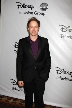 Raphael Sbarge