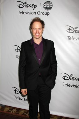 Raphael Sbarge