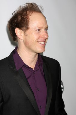 Raphael Sbarge