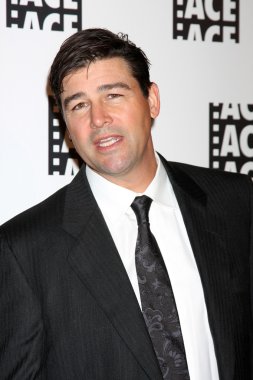 Kyle Chandler