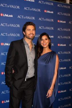 Eric Winter, Roselyn Sanchez