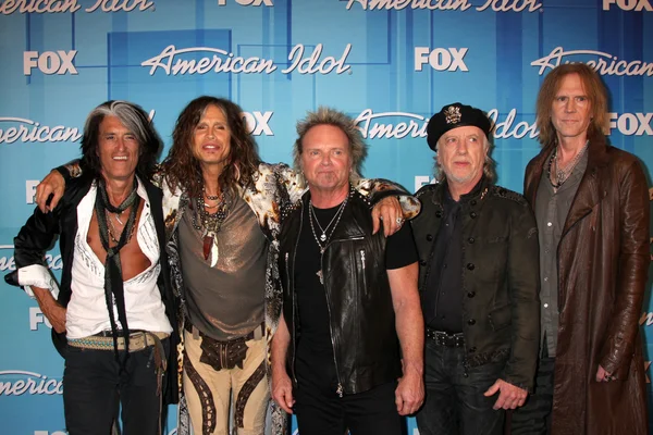 Aerosmith - музикантів (l-r) Джо Перрі, Стівен Тайлер, Джої Крамер, Бред велика і Тома Гамільтона — стокове фото