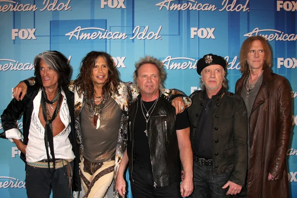 Aerosmith - (L-R) Músicos Joe Perry, Steven Tyler, Joey Kramer, Brad Whitford e Tom Hamilton — Fotografia de Stock