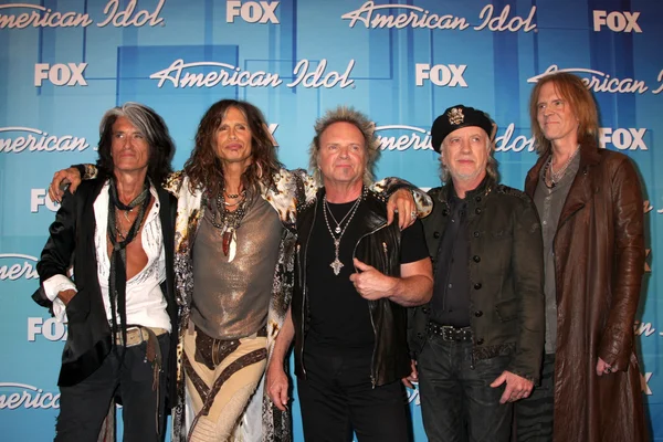Aerosmith - (l-r) die Musiker joe perry, steven tyler, joey kramer, brad whitford und tom hamilton — Stockfoto