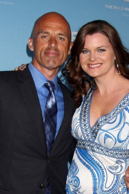 James bağlayıcı, heather tom