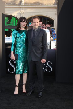 Michele Hicks, Jonny Lee Miller