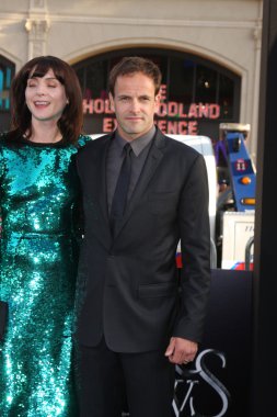 Michele Hicks, Jonny Lee Miller