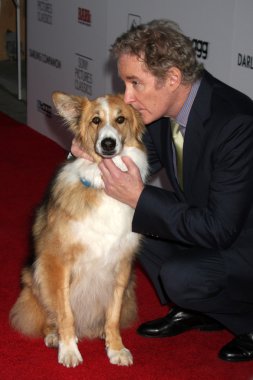 Kevin Kline (köpek Otoban filmde Kasey ile)