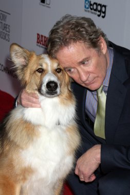 Kevin Kline (köpek Otoban filmde Kasey ile)