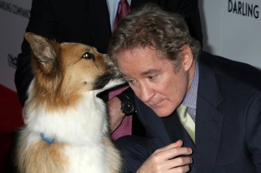 Kevin Kline (köpek Otoban filmde Kasey ile)