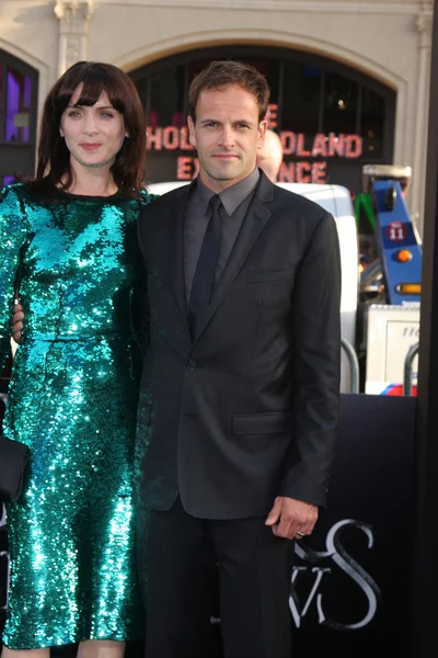 Michele Hicks, Jonny Lee Miller