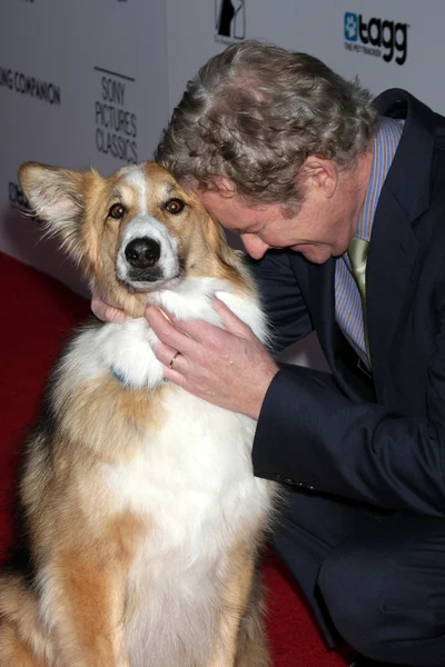 Kevin Kline avec Kasey (le chien était Freeway dans le film ) — Photo