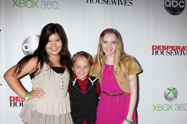 Madison de la garza, mason vale pamuk, darcy byrnes gül