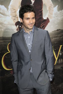 Santiago Cabrera