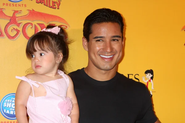 Mario Lopez and daughter — Stock Photo, Image