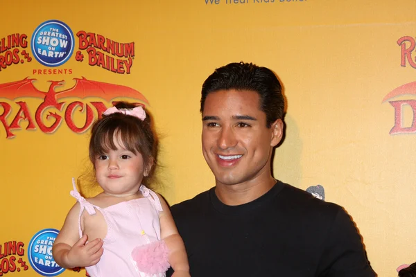 Mario Lopez és lánya — Stock Fotó
