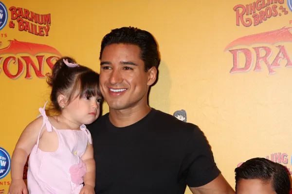 Mario Lopez és lánya — Stock Fotó