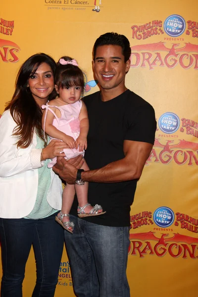 Courtney Mazza, Mario Lopez and their daughter Stock Picture