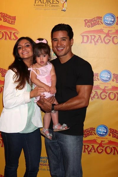 Courtney Mazza, Mario Lopez and their daughter Stock Image