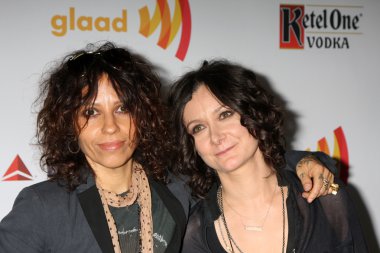 Linda Perry, Sara Gilbert