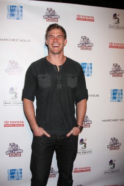 Alan Ritchson