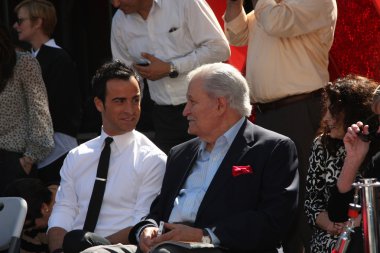 Justin Theroux, John Aniston