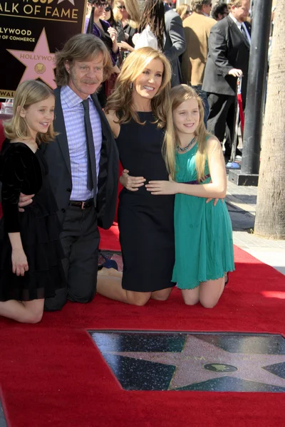 William H. Macy, Felicity Huffman, daughters — Stock Photo, Image