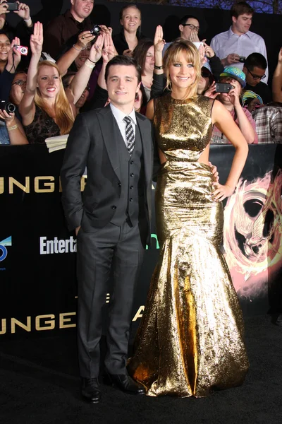 Josh Hutcherson, Jennifer Lawrence — Stock Photo, Image