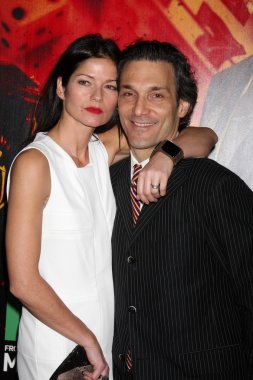 Jill hennessy, koca