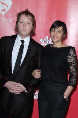 James mccartney, yeşim nazareth