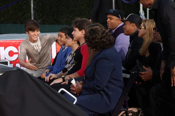 Justin Bieber incontro Jackson Famiglia — Foto Stock